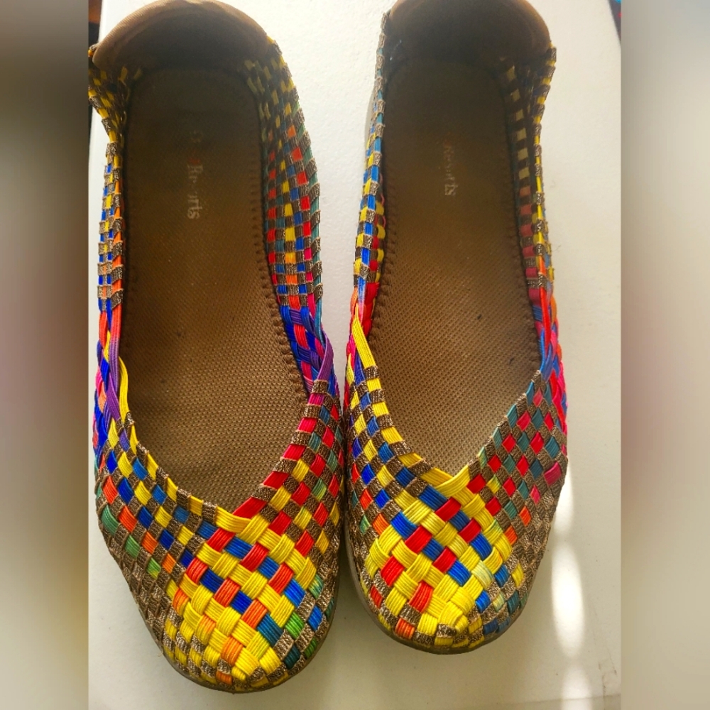 CC Resorts comfort weaved shoes-9.5/10  Multicolored
